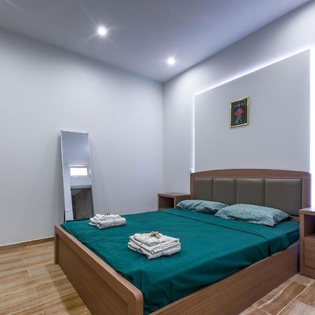 Renovated 2Bd House Close To Pireus Port Exteriör bild